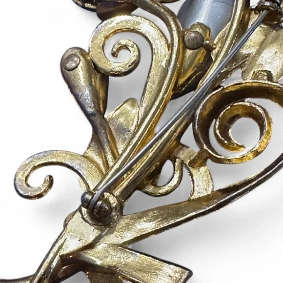 Rare Collectible 1940s Large CALLA LILY Floral Brooch. Large Corsage Brooch